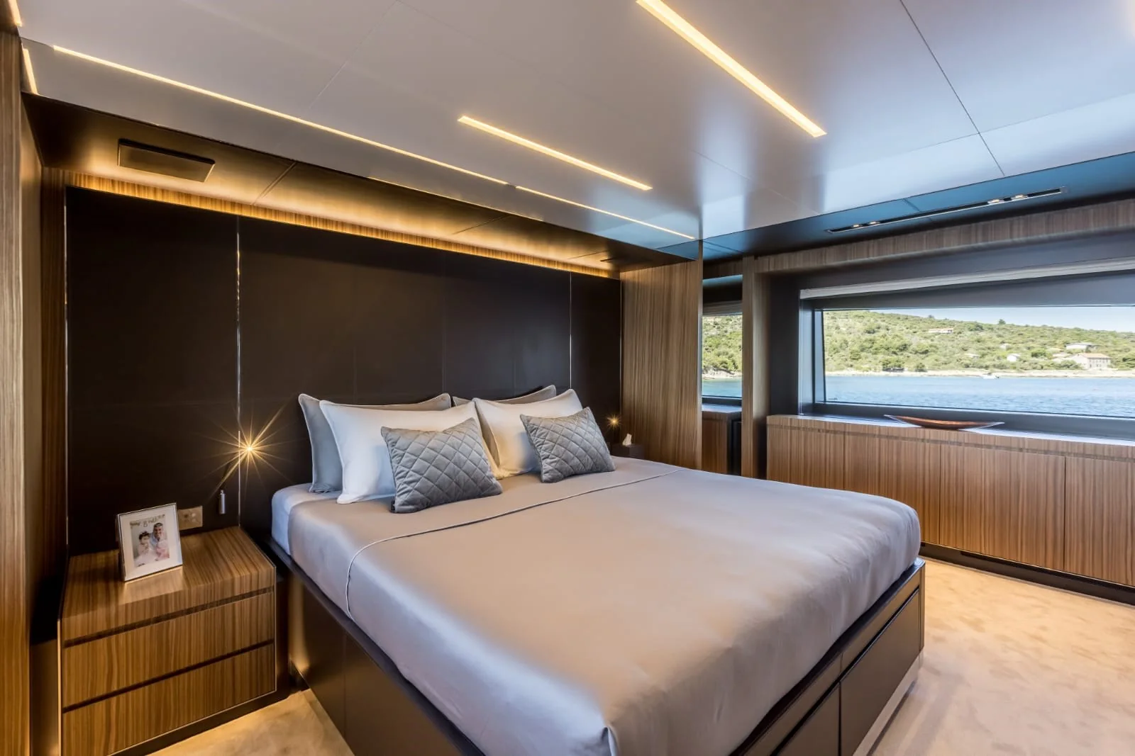 Private suite aboard YOYITA II
